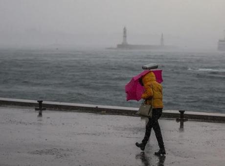 İstanbul'da Kuvvetli Fırtına Uyarısı: Valilikten Önemli Açıklama