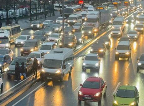 İstanbul Trafiği Zamanla Yarışıyor: Bölge Bölge Son Durum