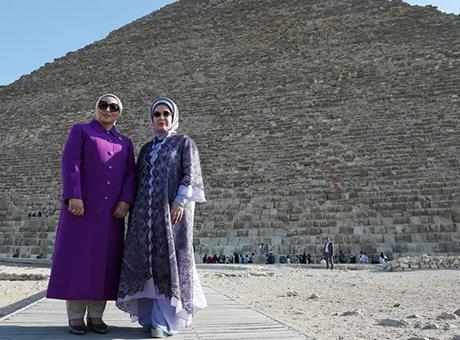 Emine Erdoğan, Mısır Cumhurbaşkanı'nın Eşi ile Tarihi Bir Ziyaret Gerçekleştirdi